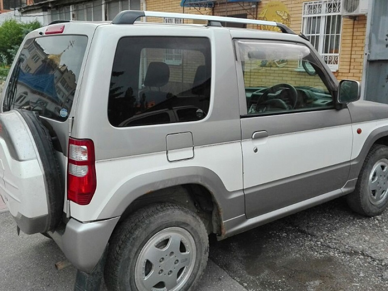 ������ ���� Mitsubishi Pajero Mini