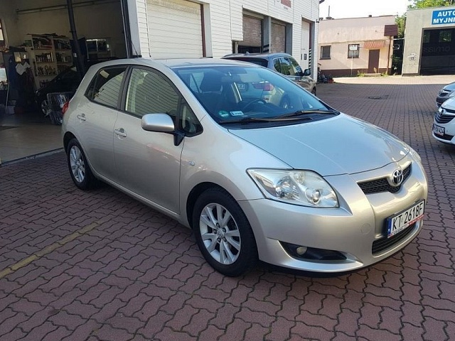 ������ ���� Toyota Auris
